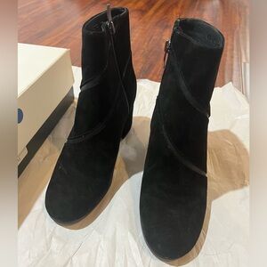 Black suede ankle boots. Via Spiga.